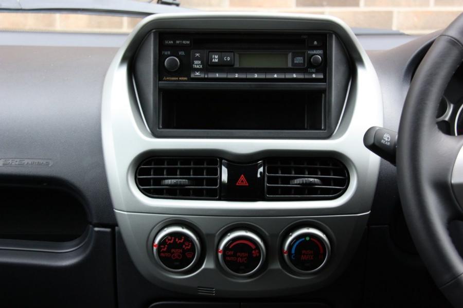  Mitsubishi i-MiEV (JDM) 2010 года  (фото 26 из 50)